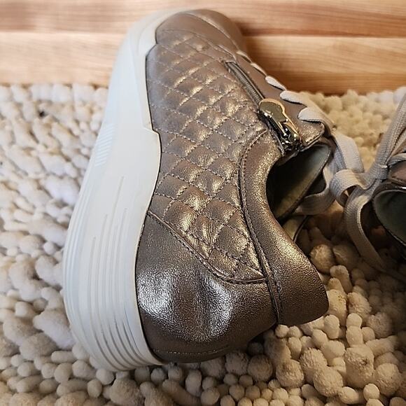 MUNRO EMMIE SILVER QUILTED LACE-UP SNEAKERS WOMAN SIZE 9.5 NWOB - Picture 12 of 16